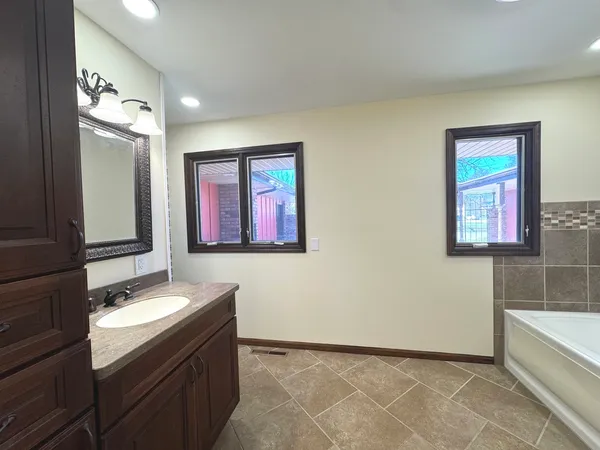 $409,500 | 210 South Small Avenue, Kankakee, IL 60901