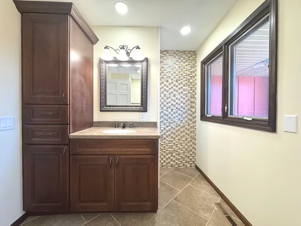 $409,500 | 210 South Small Avenue, Kankakee, IL 60901