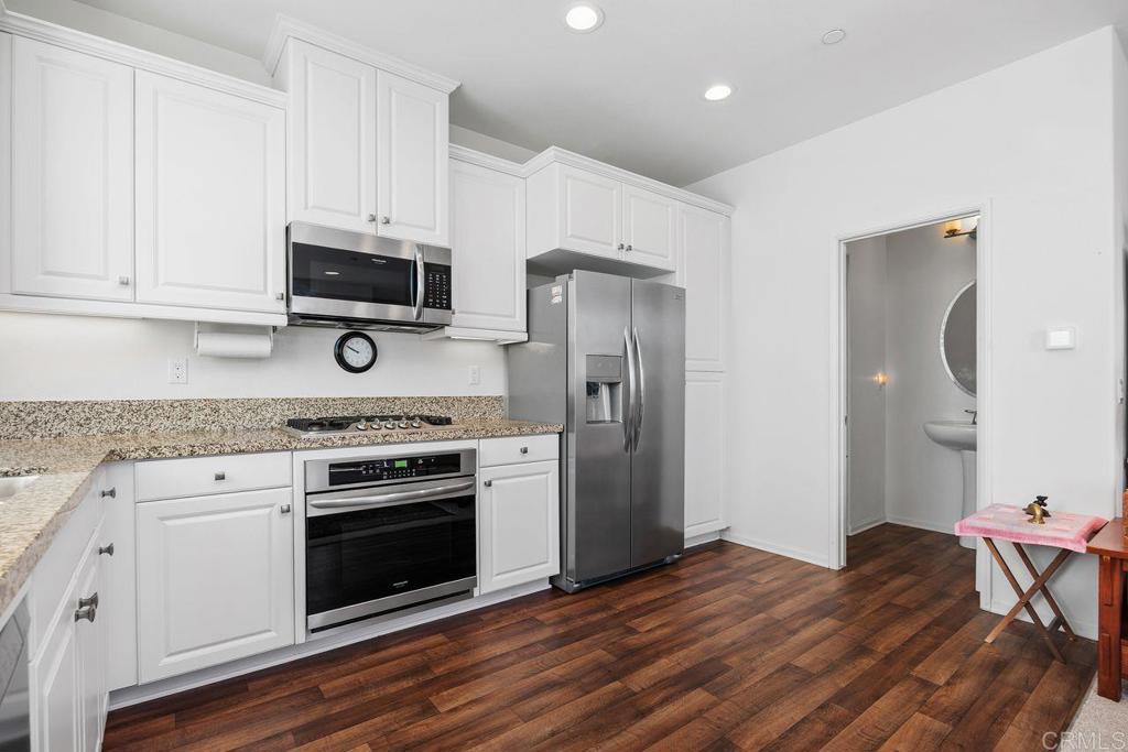 2233 Solara Lane Vista, CA 92081 - Photo 12 of 33