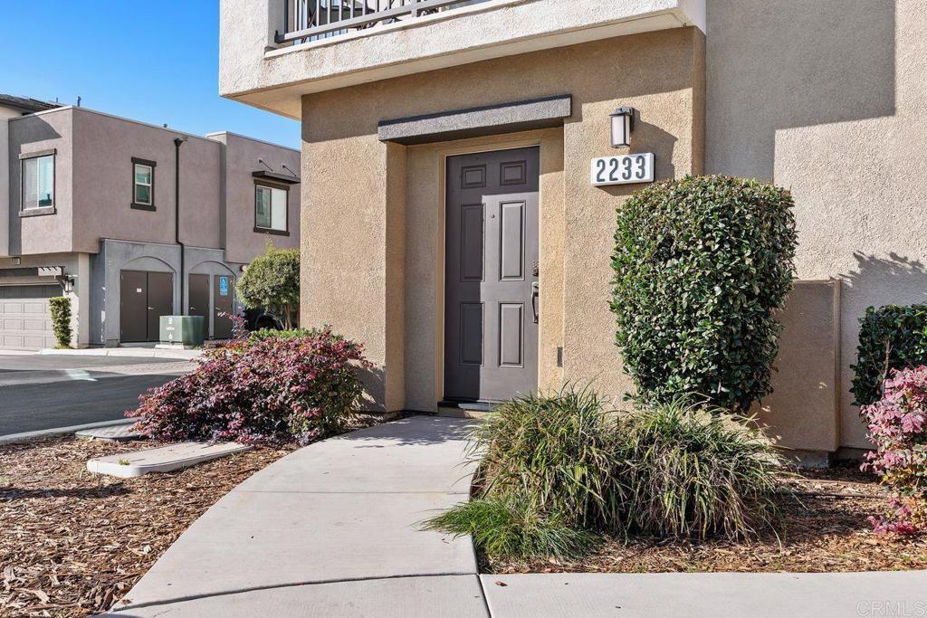 2233 Solara Lane Vista, CA 92081 - Photo 2 of 33