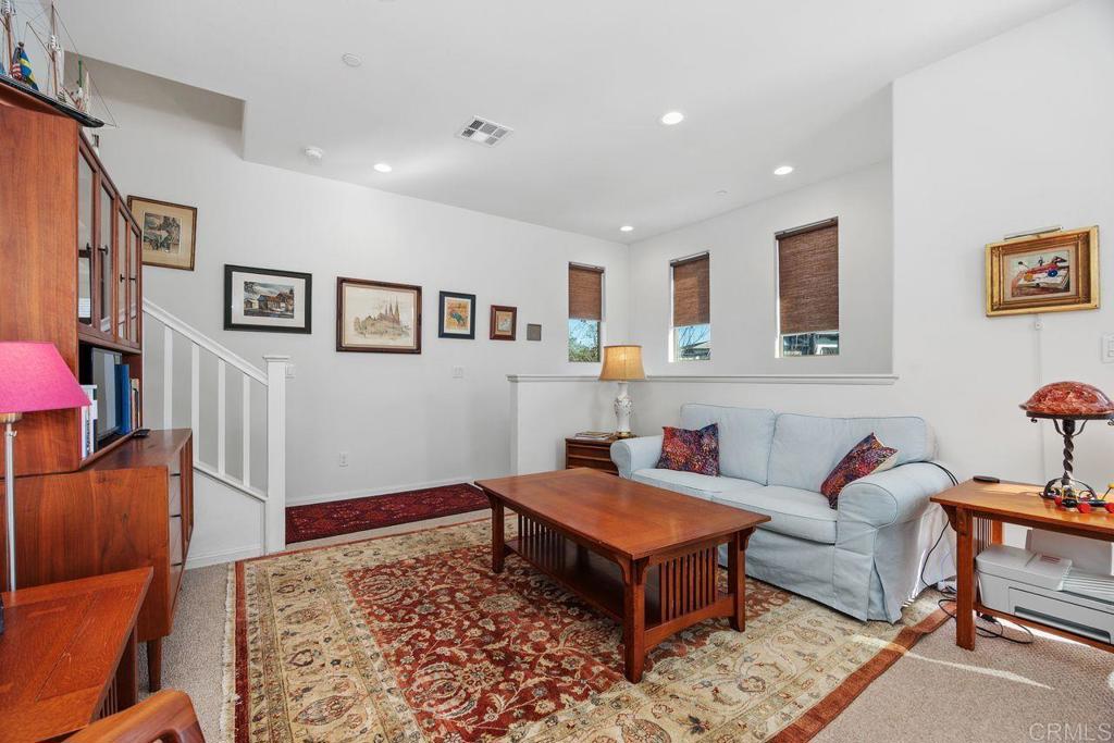 2233 Solara Lane Vista, CA 92081 - Photo 4 of 33