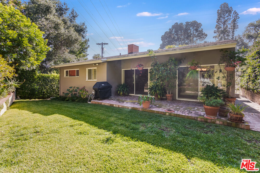 642 Elkins Road Los Angeles, CA 90049 - Photo 24 of 31 a front view of house with yard and green space