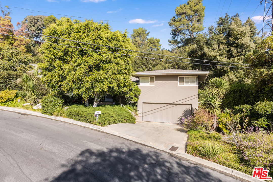 642 Elkins Road Los Angeles, CA 90049 - Photo 30 of 31