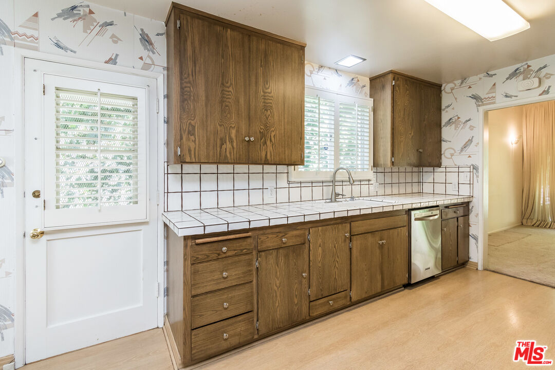 642 Elkins Road Los Angeles, CA 90049 - Photo 9 of 31 a spacious bathroom with a double vanity sink a mirror and a shower