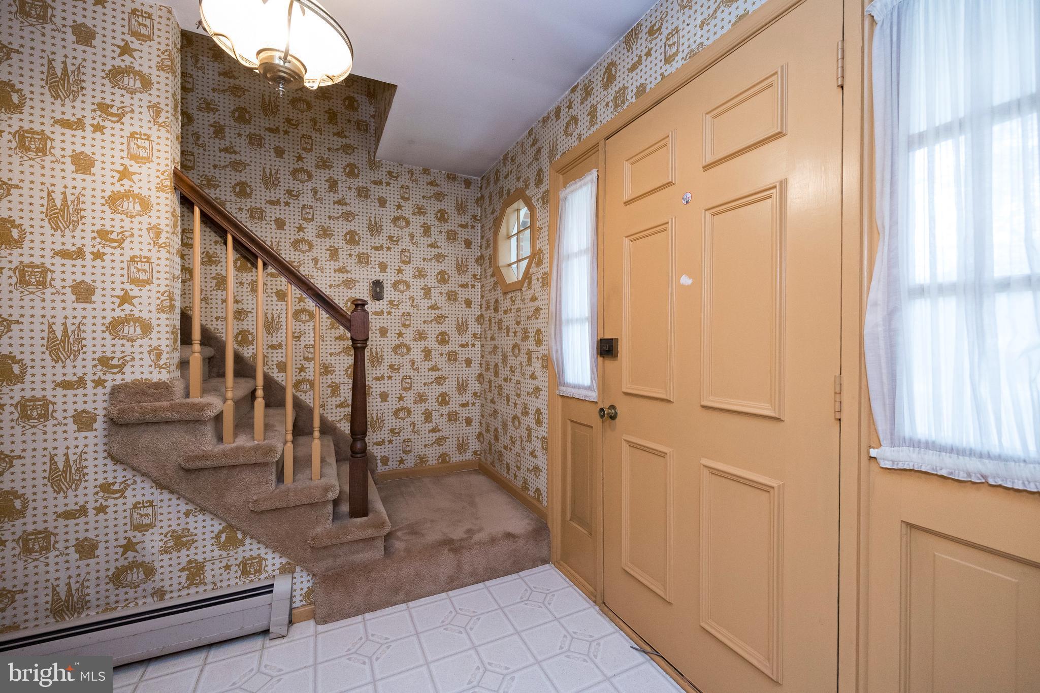 114 Hunters Run Road Honey Brook, PA 19344 - Photo 3 of 36 Entry hallway