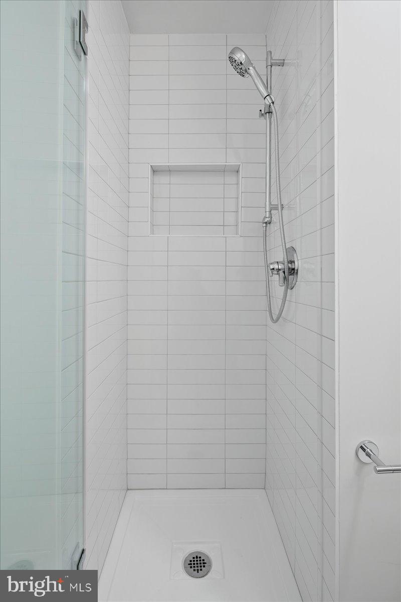 909 North Irving Street Arlington, VA 22201 - Photo 17 of 69