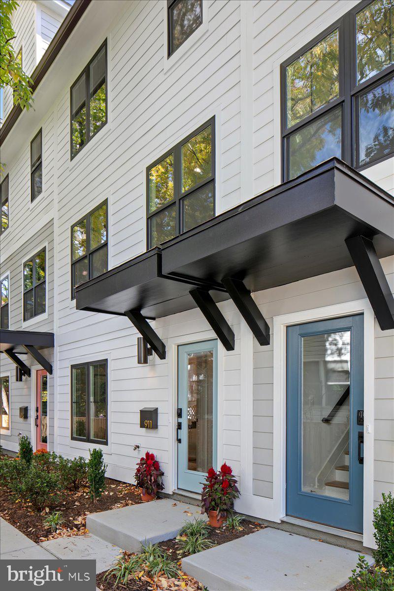 909 North Irving Street Arlington, VA 22201 - Photo 10 of 69 a group of people sitting in front of a building