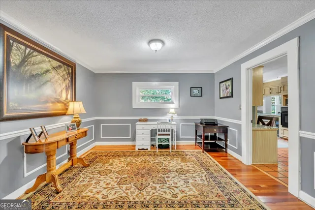 a view of a livingroom with furniture and a livingroom