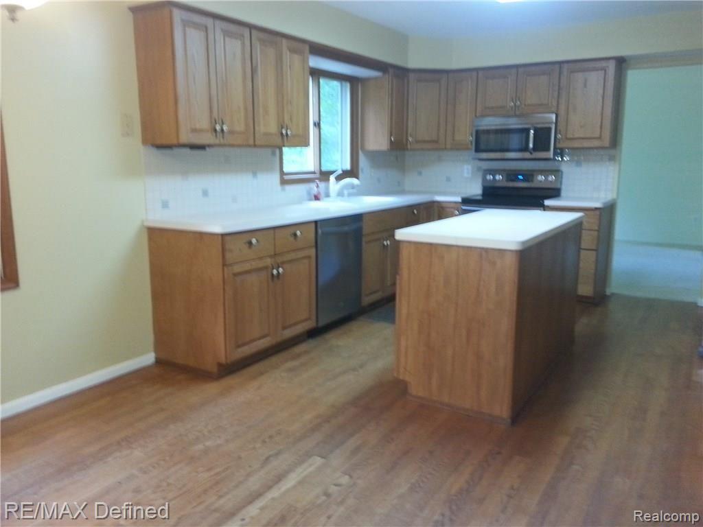 587 Ridgewood Road Rochester, MI 48306 - Photo 7 of 26 20160701_140706.jpg
