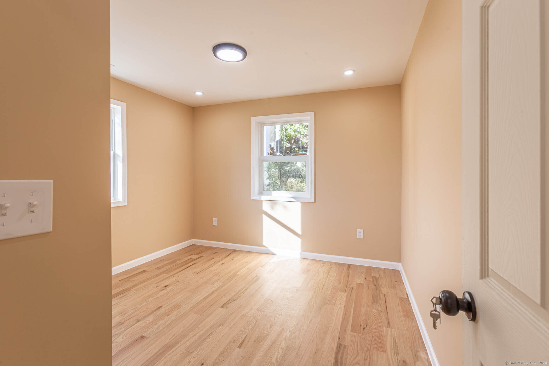 89 High Street Waterbury, CT 06704 - Photo 17 of 31