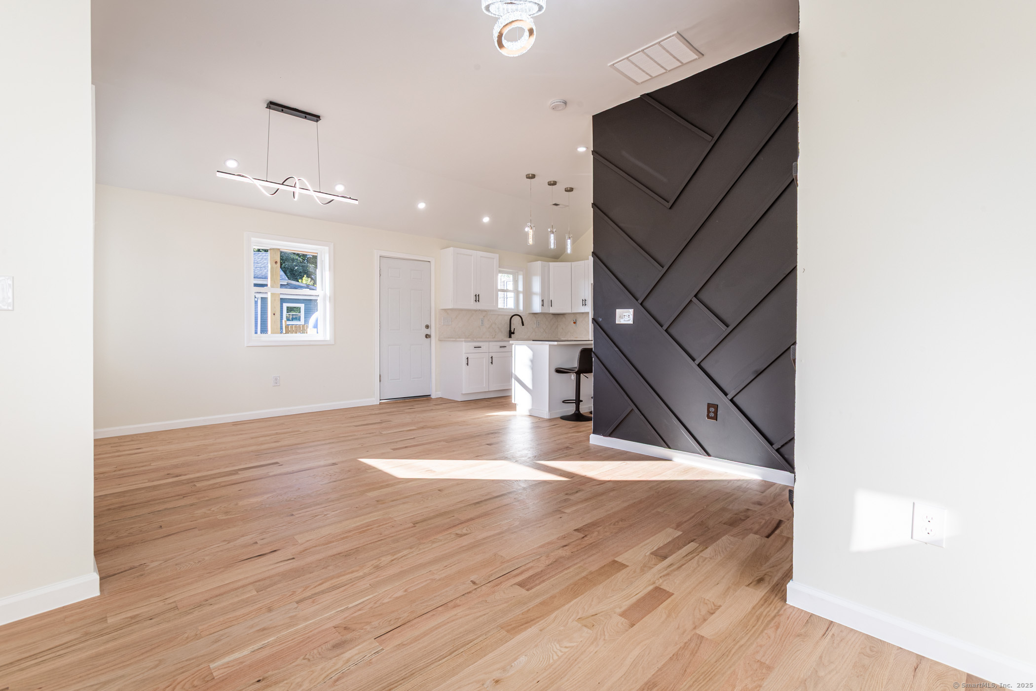 89 High Street Waterbury, CT 06704 - Photo 2 of 31