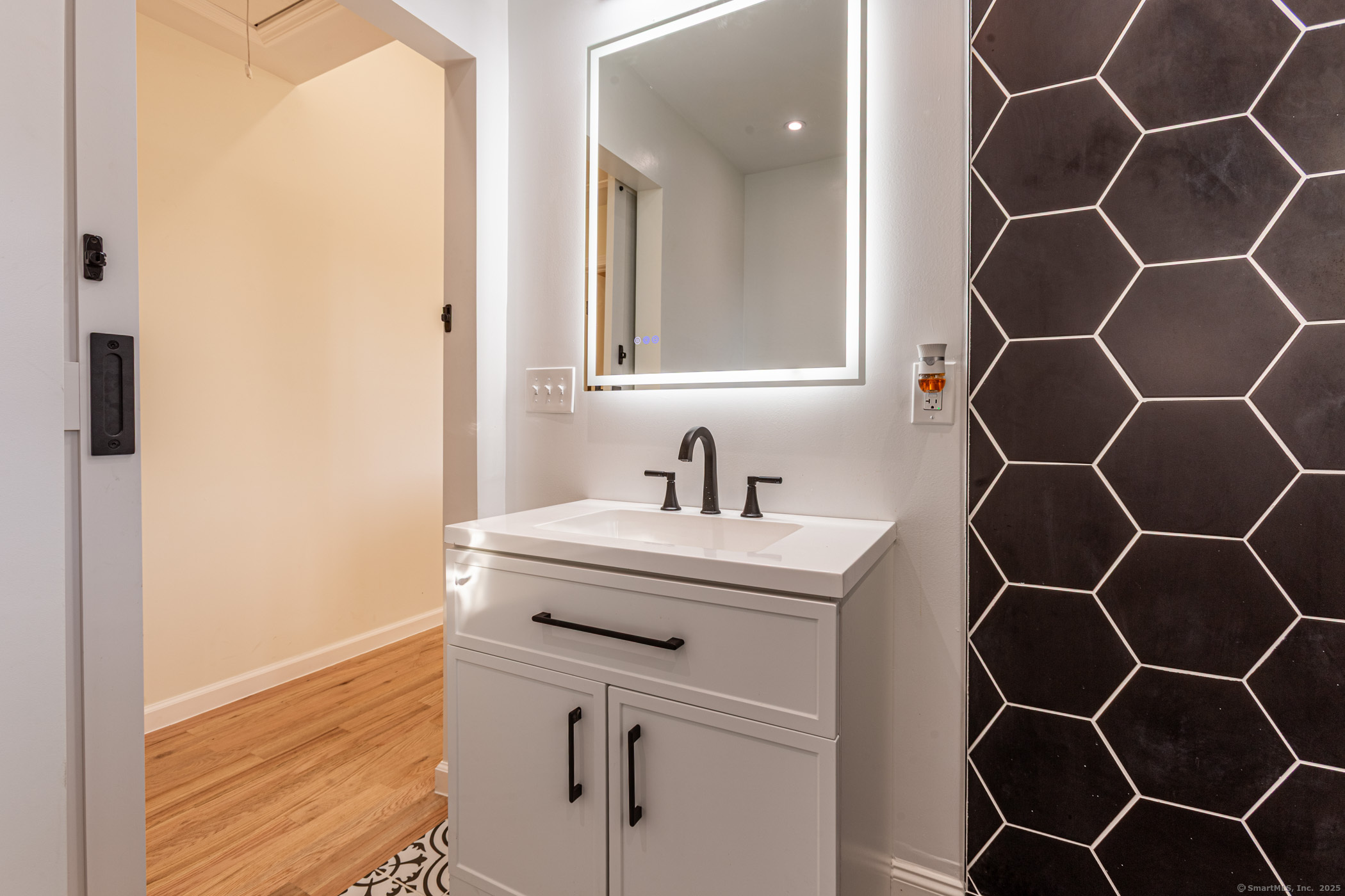 89 High Street Waterbury, CT 06704 - Photo 10 of 31