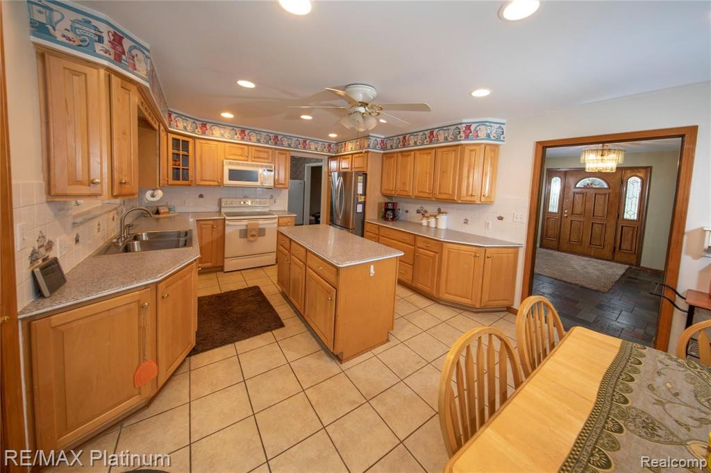 4750 Vines Road Howell, MI 48843 - Photo 6 of 35