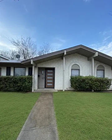 $2,300 | 2917 Abston Drive, Mesquite, TX 75150