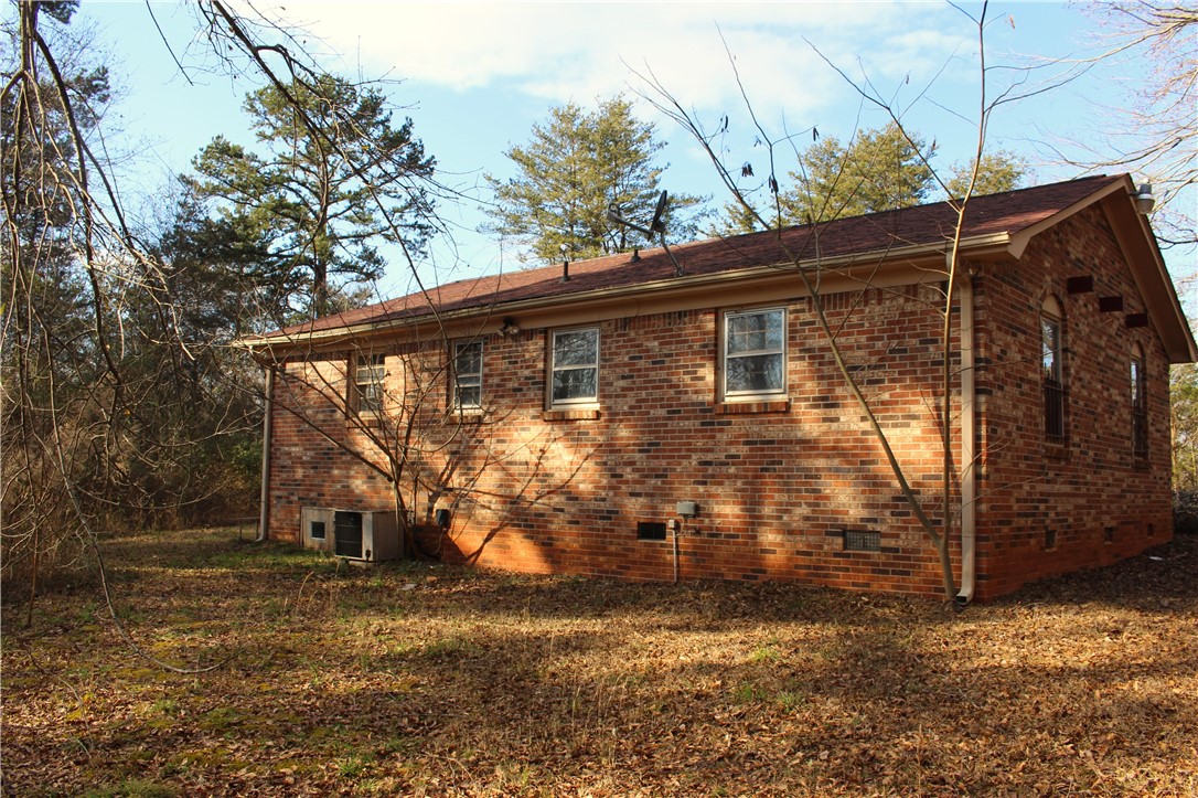 374 Wilkins Road Campobello, SC 29322 - Photo 18 of 19 Gallery Image 18