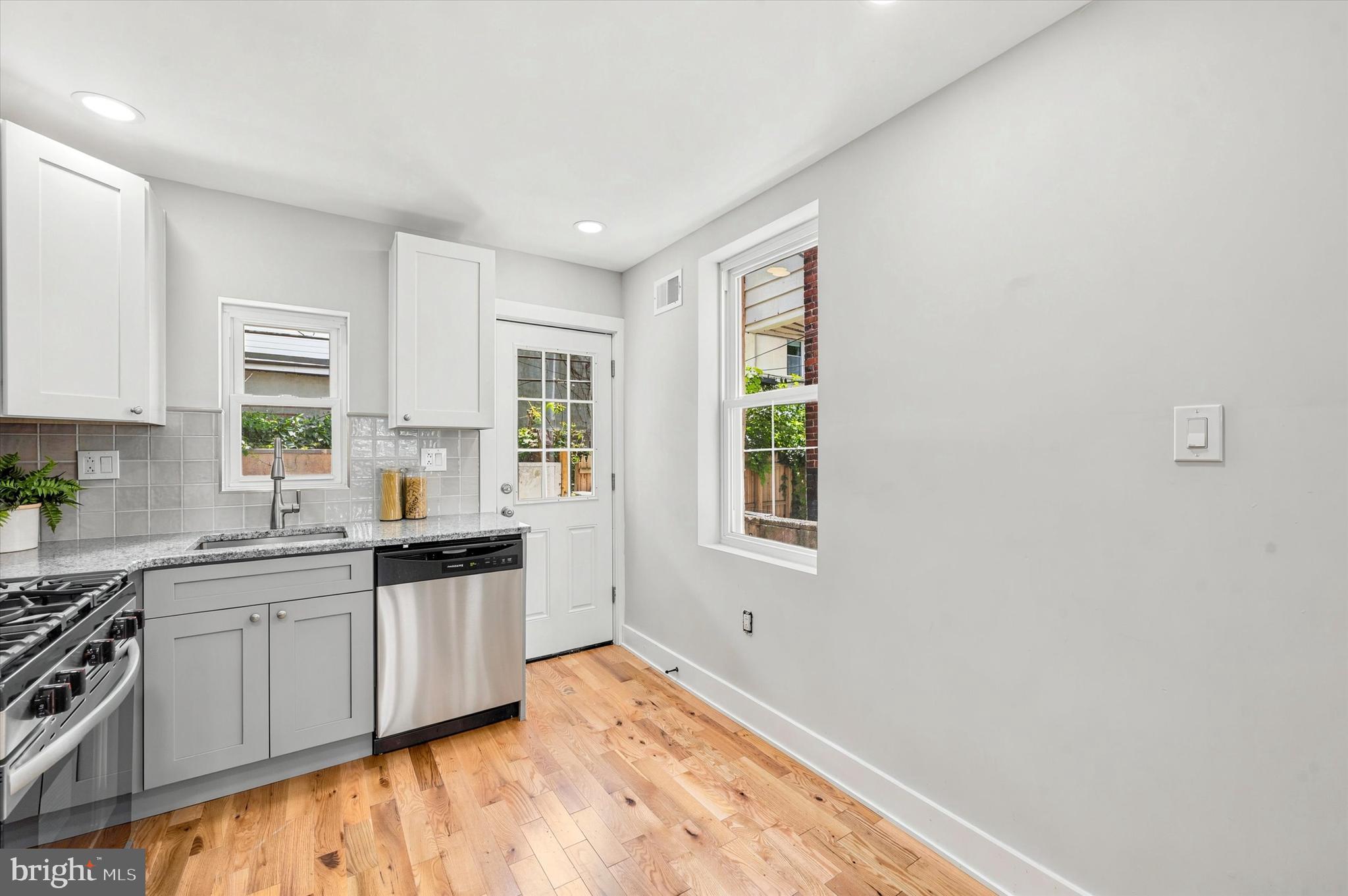 2334 Pierce Street Philadelphia, PA 19145 - Photo 9 of 25