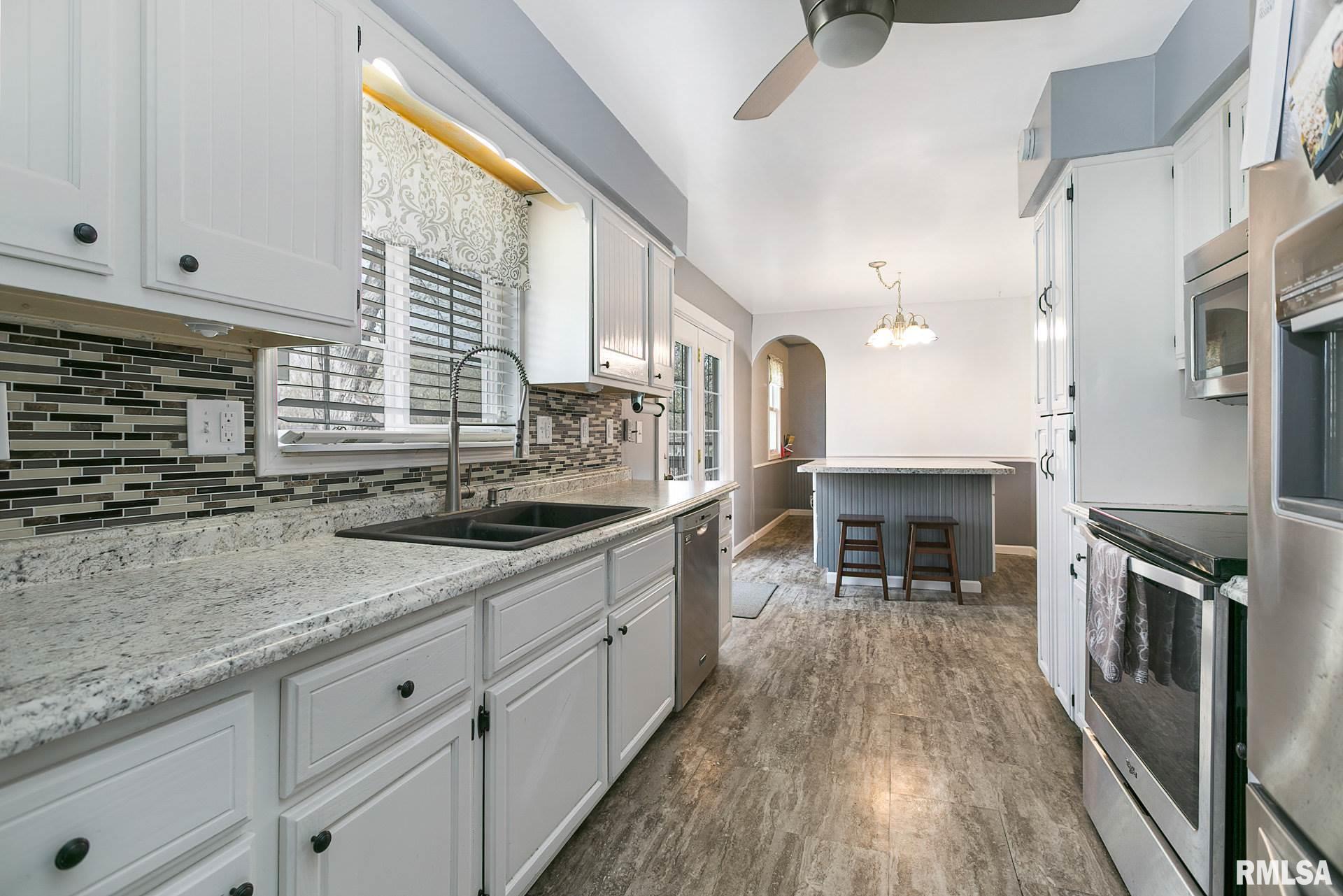 2512 Bidwell Road Muscatine, IA 52761 - Photo 6 of 23 Gallery Image 6