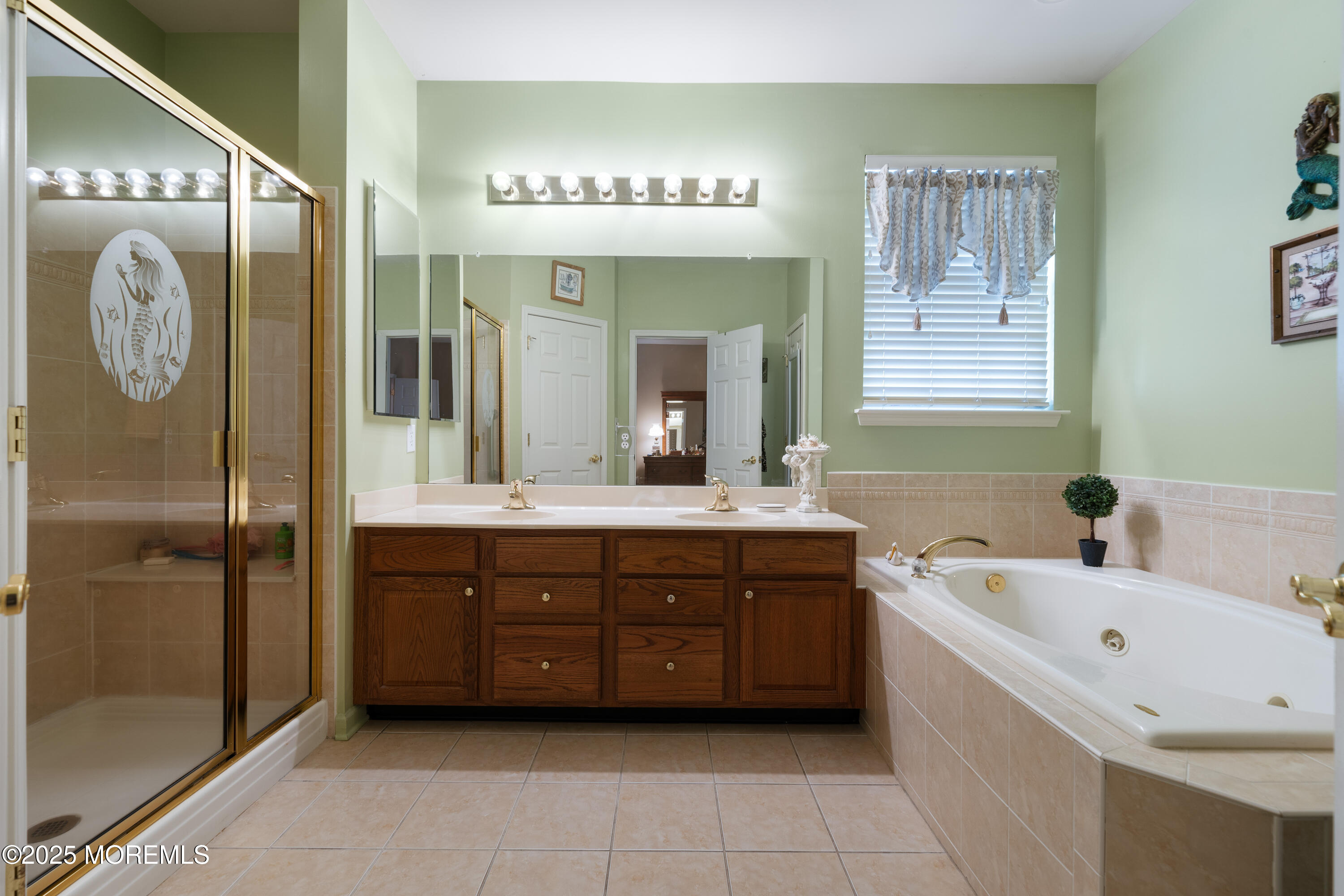 24 Pond View Circle Barnegat, NJ 08005 - Photo 25 of 50 a spacious bathroom with a bathtub a sink and a large mirror