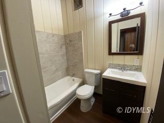 53551 West Ridge Road Idyllwild, CA 92549 - Photo 17 of 33 a bathroom with a sink a toilet and a bathtub