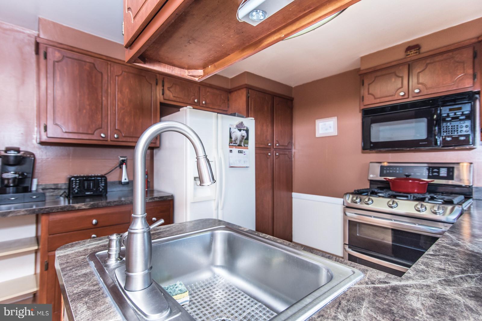 8414 Bridle Road Philadelphia, PA 19111 - Photo 13 of 48