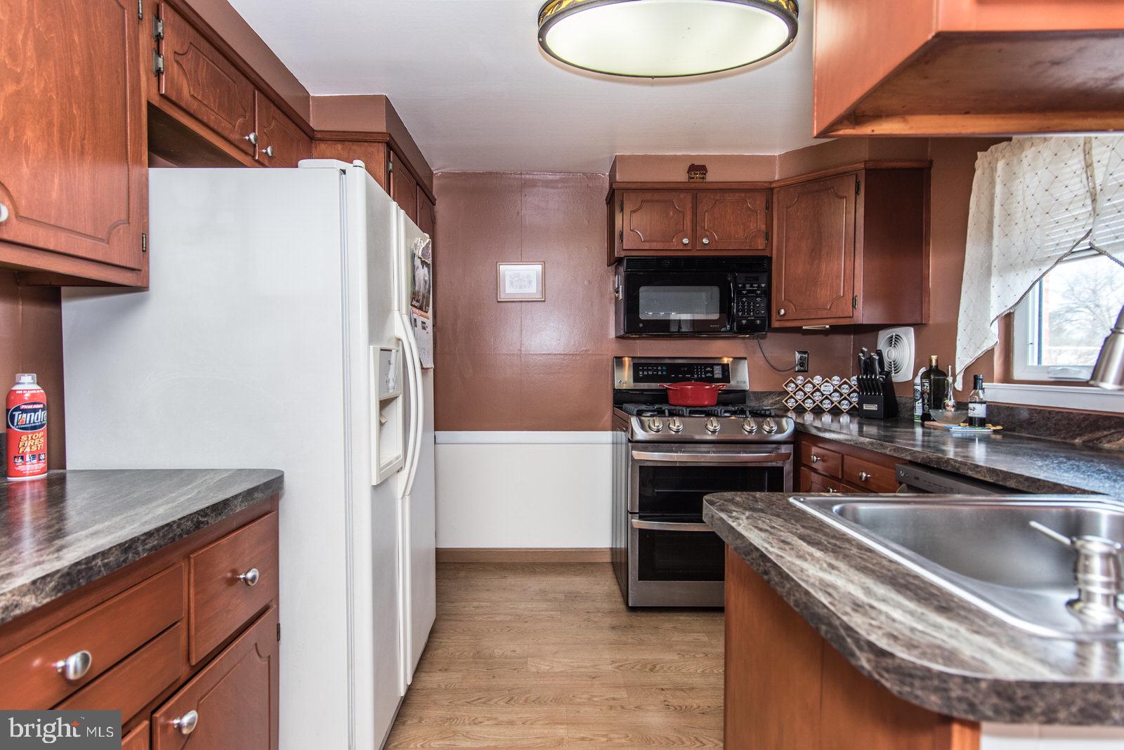 8414 Bridle Road Philadelphia, PA 19111 - Photo 14 of 48