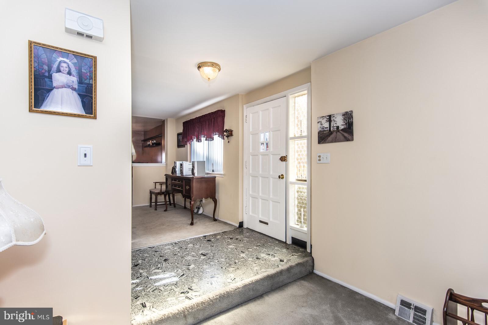 8414 Bridle Road Philadelphia, PA 19111 - Photo 4 of 48