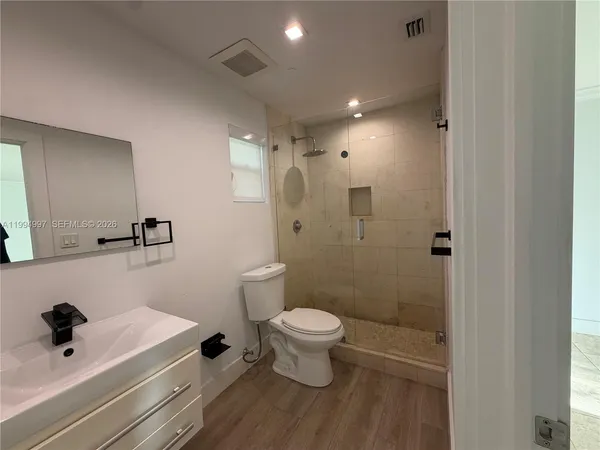 $3,999 | 3373 Southwest 29th Terrace, Unit 3373, Miami, FL 33133