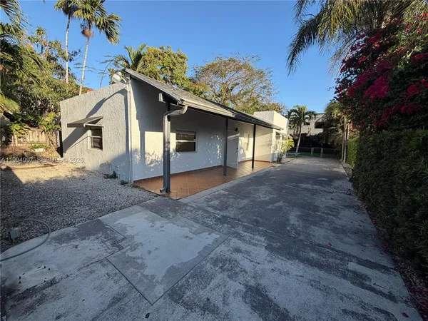 $3,999 | 3373 Southwest 29th Terrace, Unit 3373, Miami, FL 33133