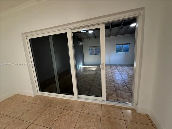 $3,999 | 3373 Southwest 29th Terrace, Unit 3373, Miami, FL 33133