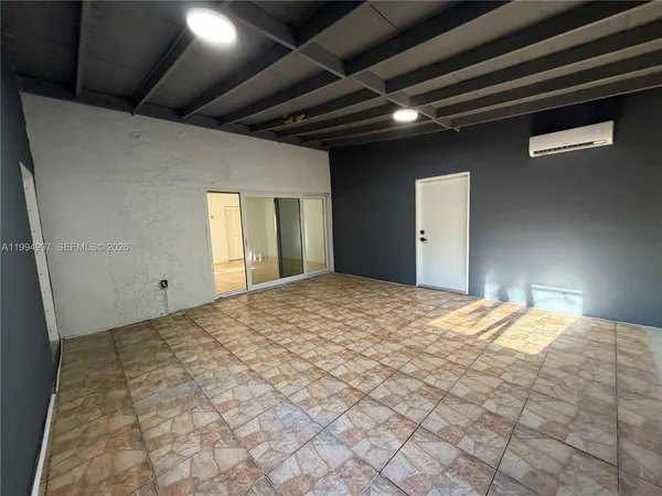 $3,999 | 3373 Southwest 29th Terrace, Unit 3373, Miami, FL 33133