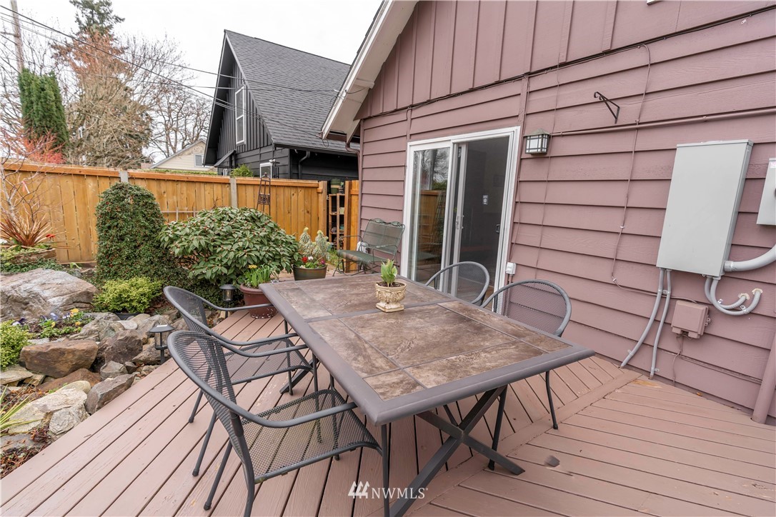 6502 Avondale Road Southwest, Unit 4 Lakewood, WA 98499 - Photo 19 of 28 a view of a patio with table and chairs with wooden floor and fence