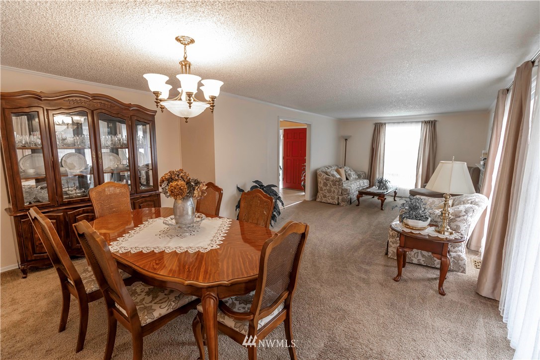 6502 Avondale Road Southwest, Unit 4 Lakewood, WA 98499 - Photo 7 of 28 a view of a dining room with furniture