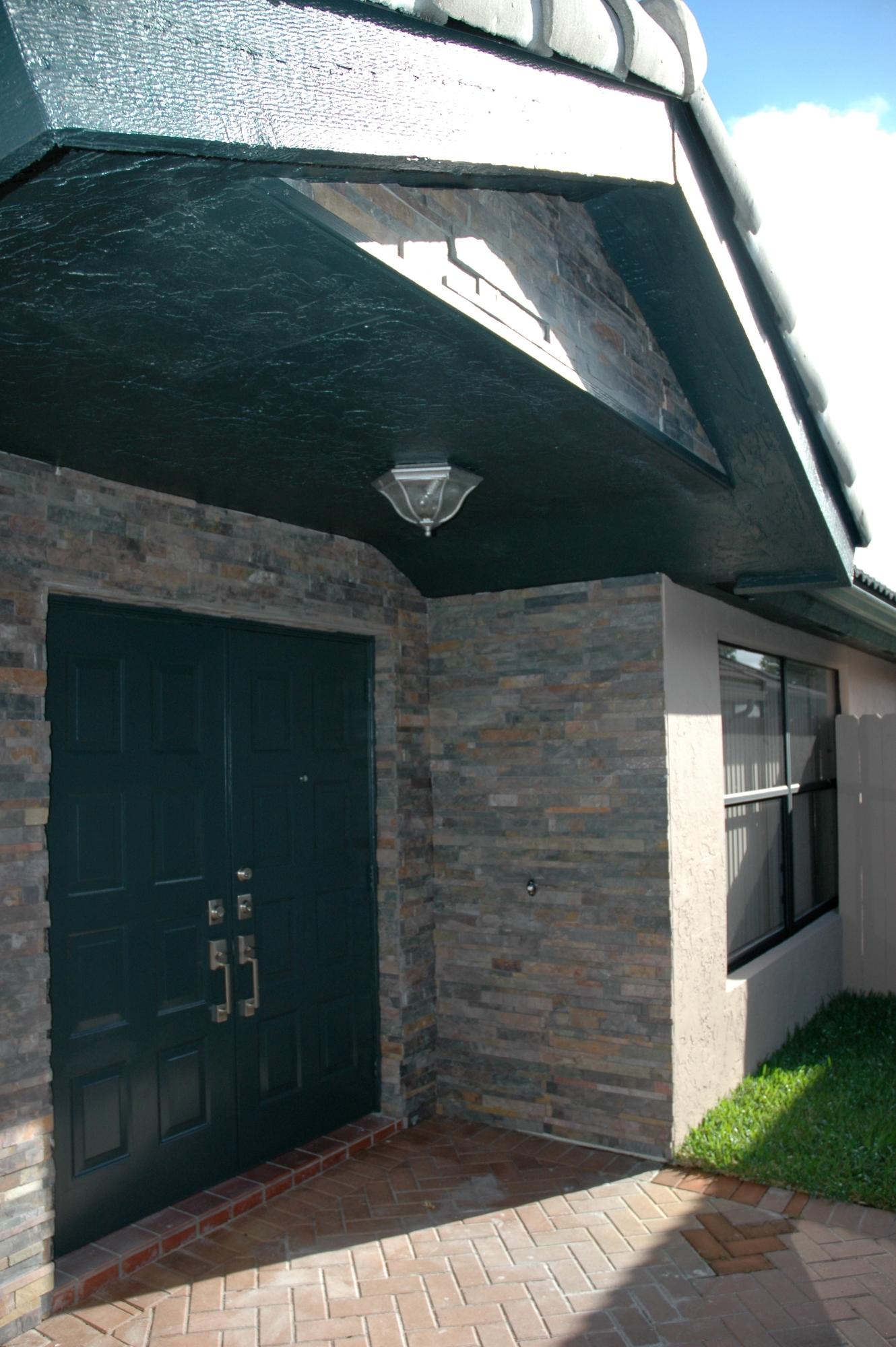 11139 Cloverleaf Circle Boca Raton, FL 33428 - Photo 3 of 16 entrance