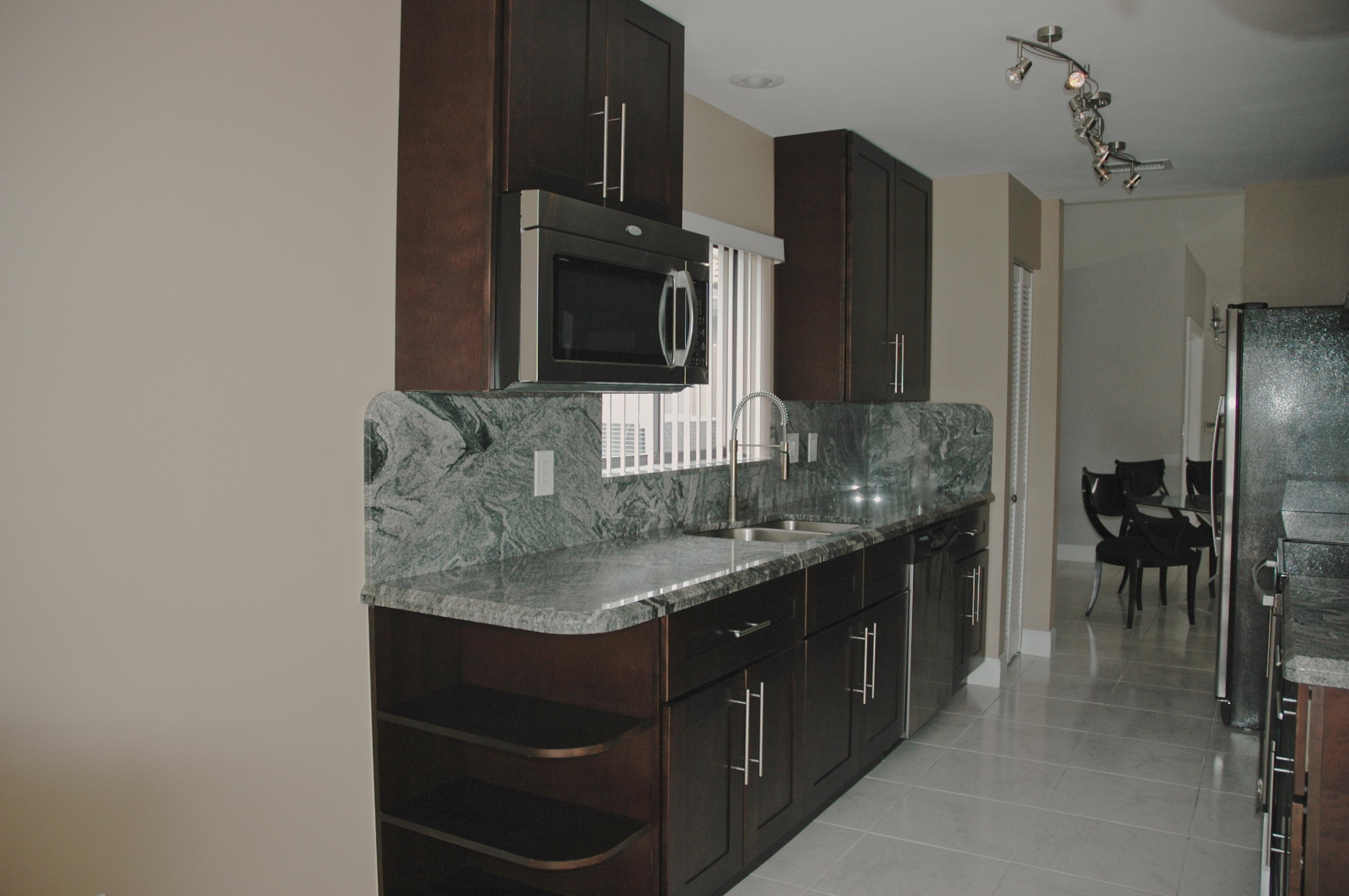 11139 Cloverleaf Circle Boca Raton, FL 33428 - Photo 5 of 16 kitchen