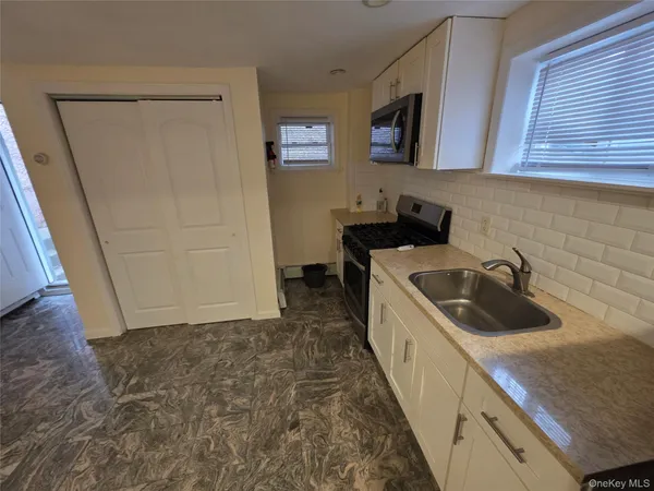 $1,650 | 42 Hasbrouck Street, Unit A, Newburgh, NY 12550