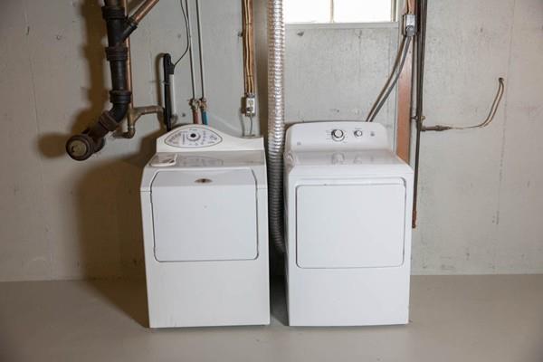 25 Fairview Road Wilbraham, MA 01095 - Photo 31 of 32 a utility room with dryer and washer