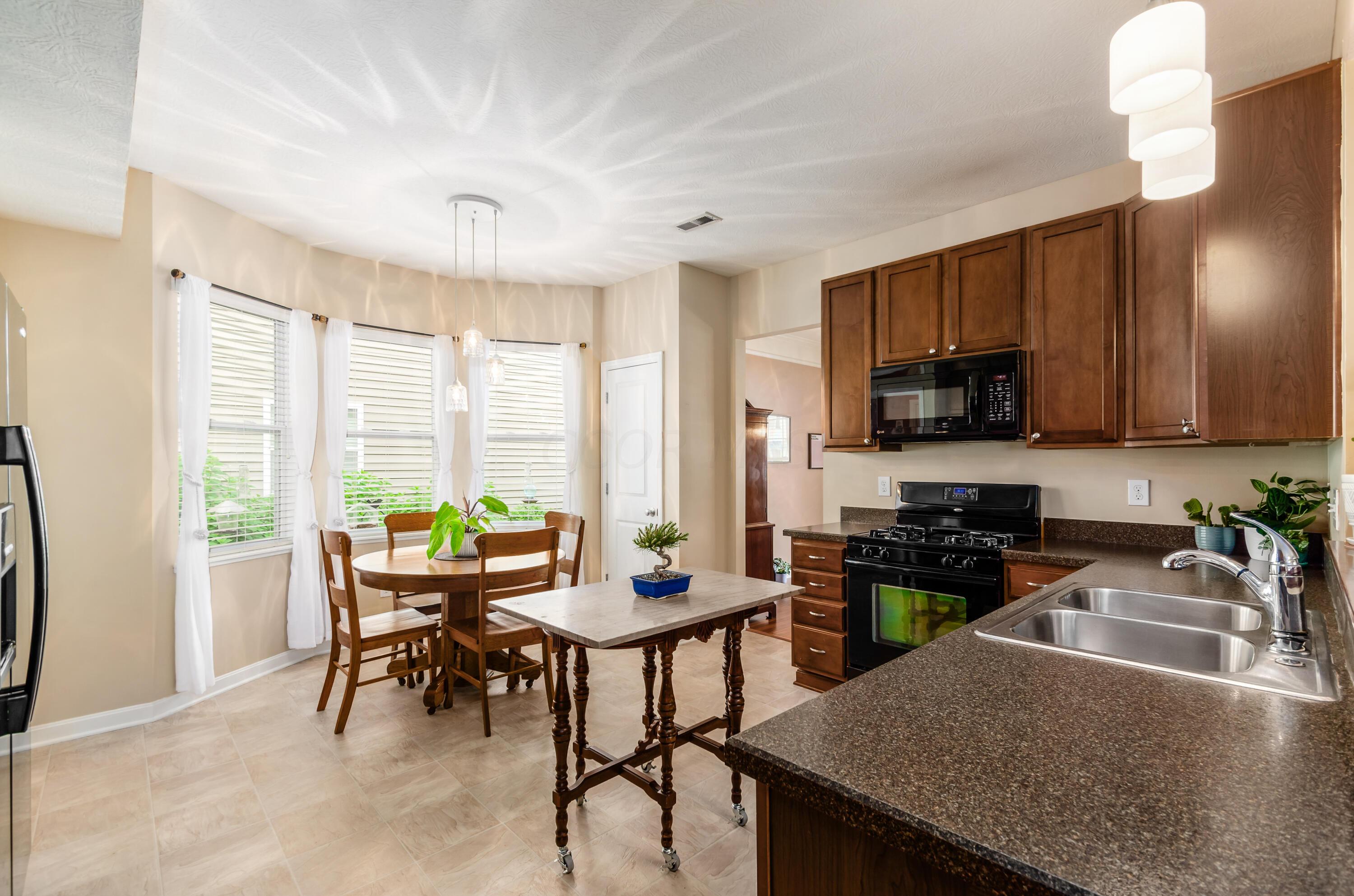 5881 Myrick Road Dublin, OH 43016 - Photo 11 of 36 42" Maple Cabinets
