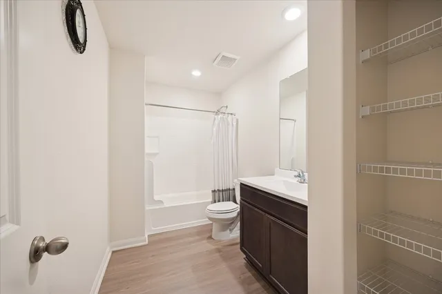 $265,000 | 6215 El Turquesa Drive, Houston, TX 77048