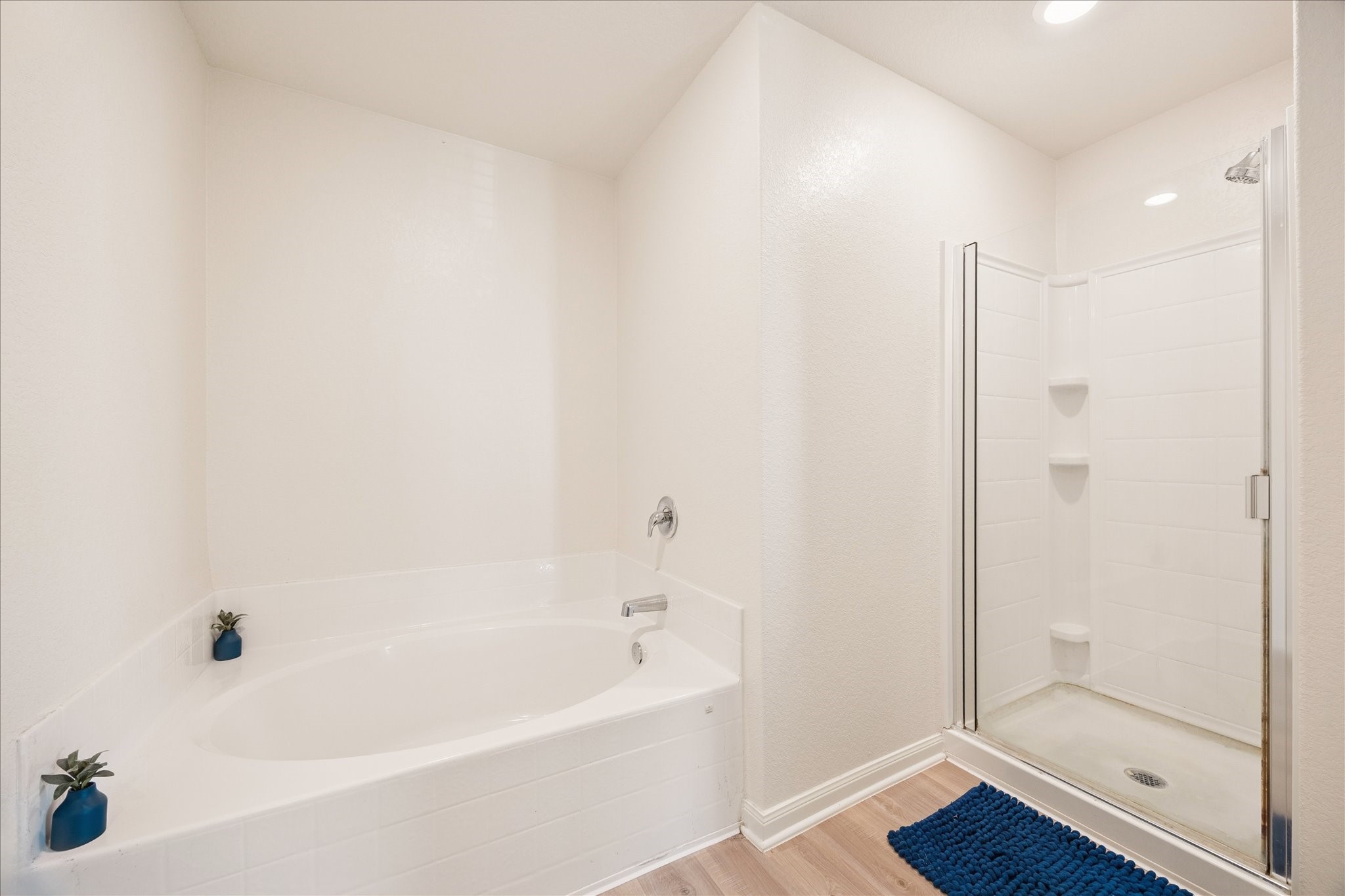 6215 El Turquesa Drive Houston, TX 77048 - Photo 10 of 16 a bathroom with a bathtub and a shower