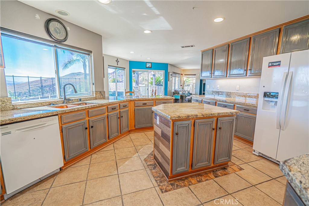 32628 Ridge Top Lane Castaic, CA 91384 - Photo 26 of 57 Gallery Image 26