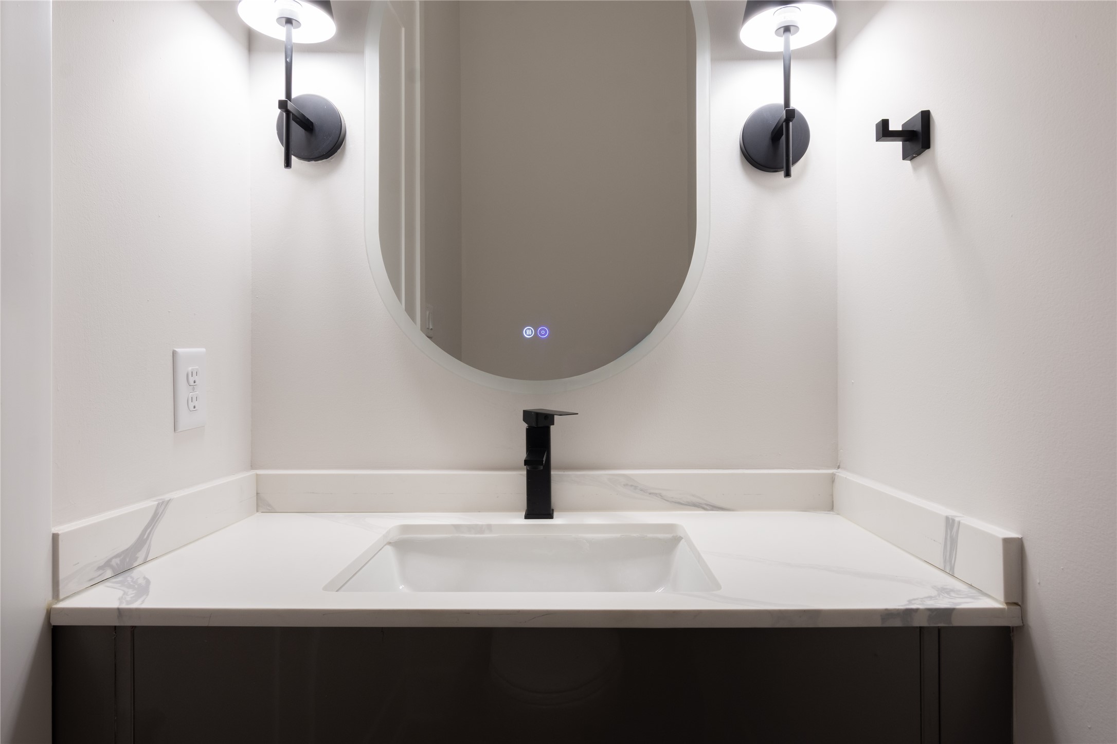 2237 Blalock Road Houston, TX 77080 - Photo 17 of 33 a bathroom with a sink and a mirror