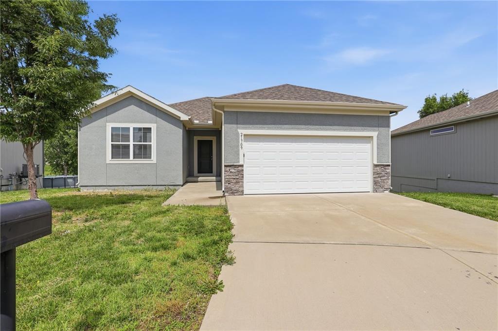 21709 North Ridge Peculiar, MO 64078 - Photo 2 of 60