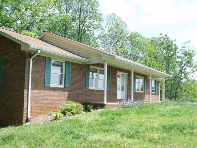 6843 Scruggs Road Moneta, VA 24121 - Photo 12 of 29 Front 2