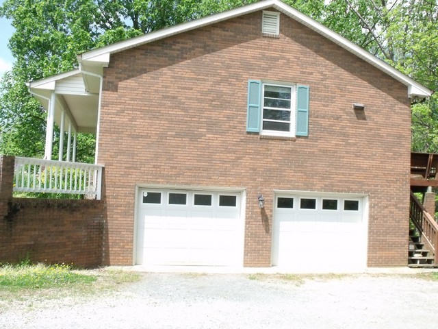 6843 Scruggs Road Moneta, VA 24121 - Photo 13 of 29 garage