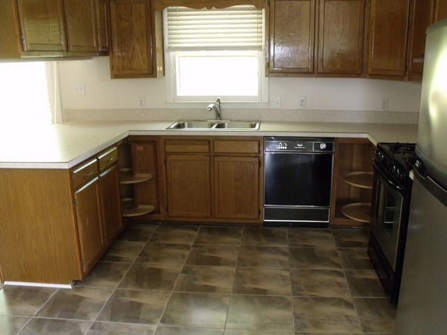 6843 Scruggs Road Moneta, VA 24121 - Photo 16 of 29 kitchen