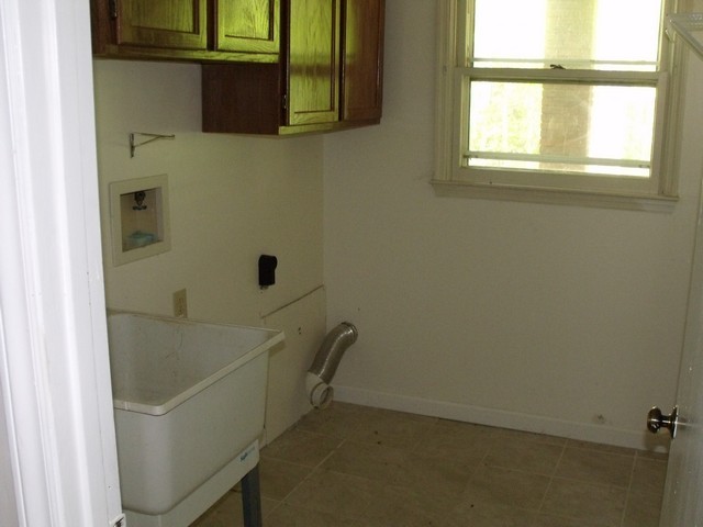 6843 Scruggs Road Moneta, VA 24121 - Photo 22 of 29 lower laundry