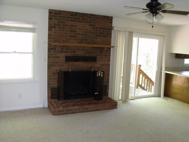 6843 Scruggs Road Moneta, VA 24121 - Photo 9 of 29 family room