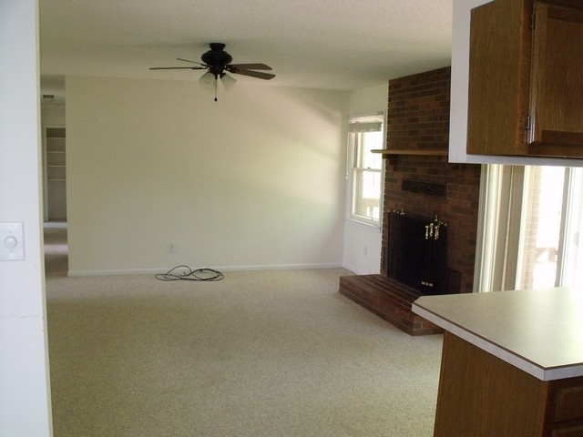 6843 Scruggs Road Moneta, VA 24121 - Photo 10 of 29 family room 2