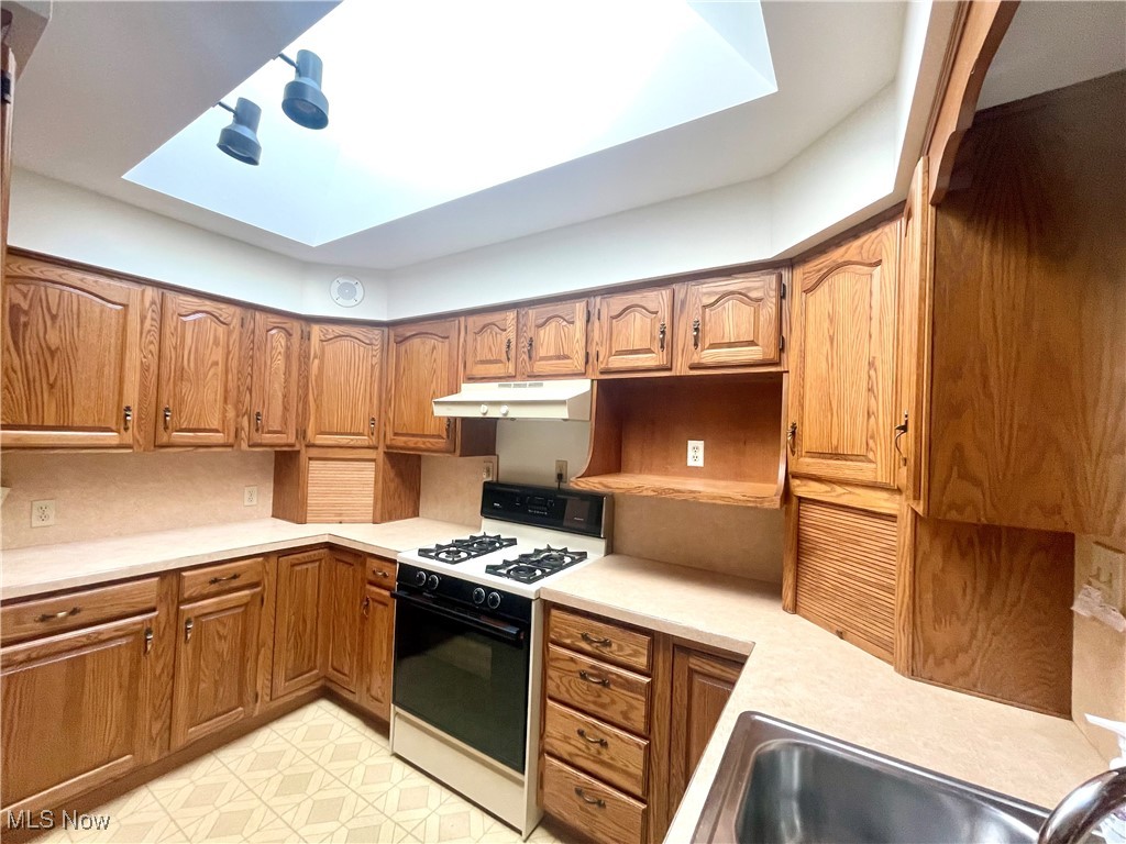 10500 Snow Road Parma, OH 44130 - Photo 8 of 34