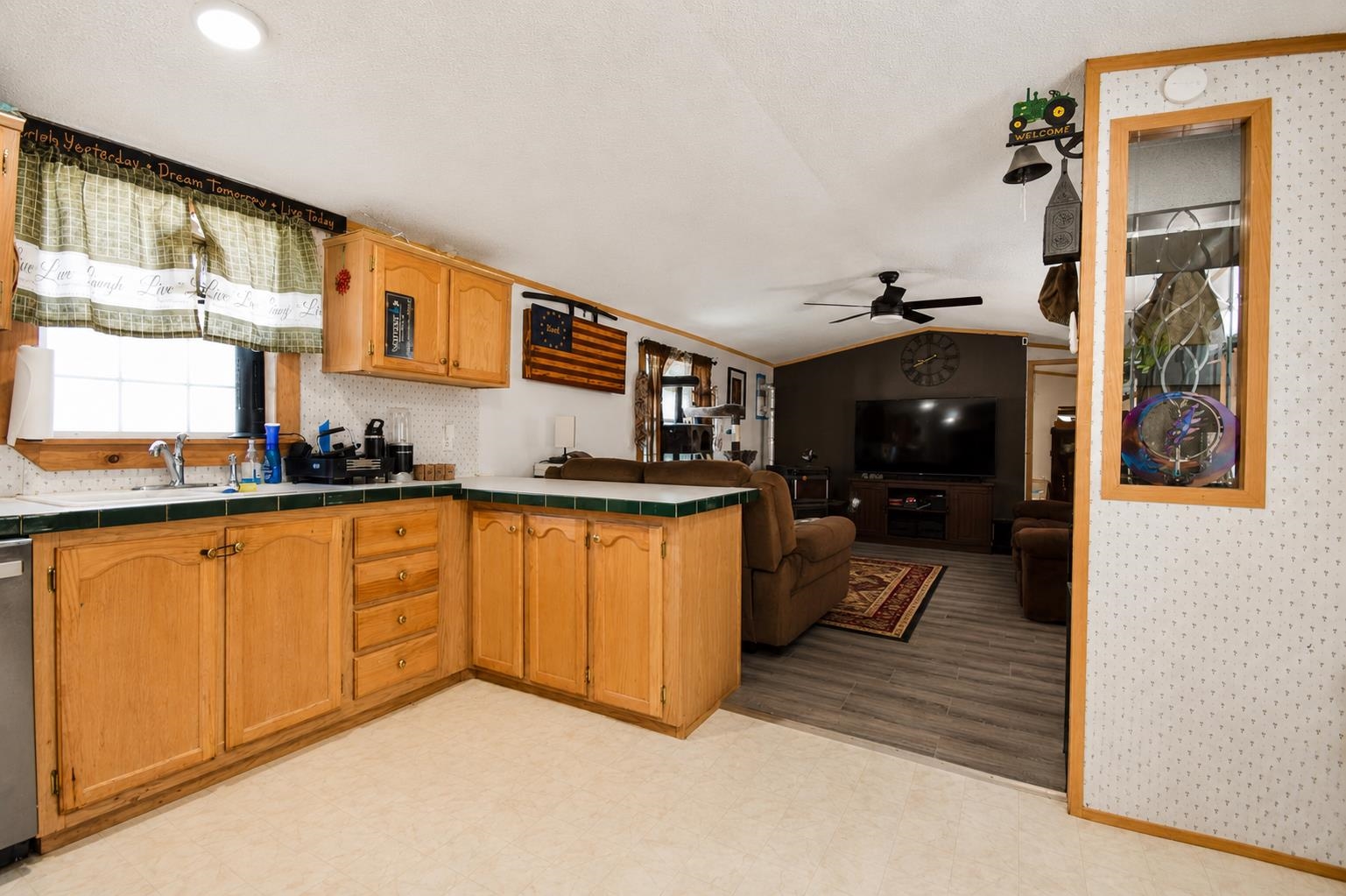 19 6th Street Colchester, VT 05446 - Photo 4 of 13
